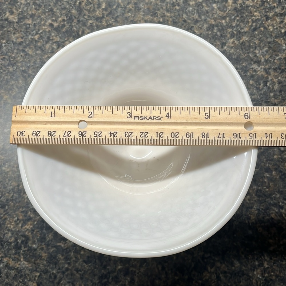 Vtg Milk Glass, Pedestal Bowl, Wedding Decor Desert Bowl, Fruit Bowl, candy dish - Picture 9 of 11